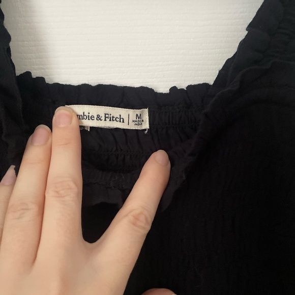 Black Sleeveless Women's Top - Picture 2 of 2